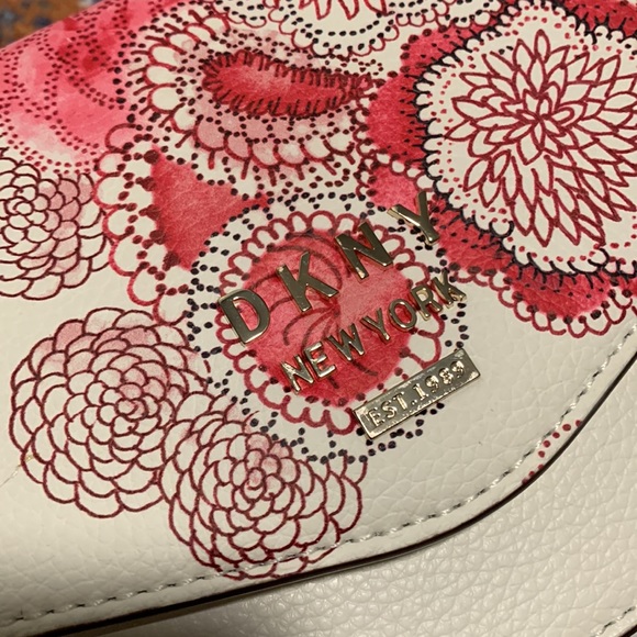 🌺🌺DONNA KARAN NEW YORK Whitney Floral Belt Bag In White/Pink🌺🌺 - Picture 8 of 9